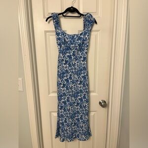 Hollister Crepe Cap
Sleeve Open Back Midi
Dress Blue Floral